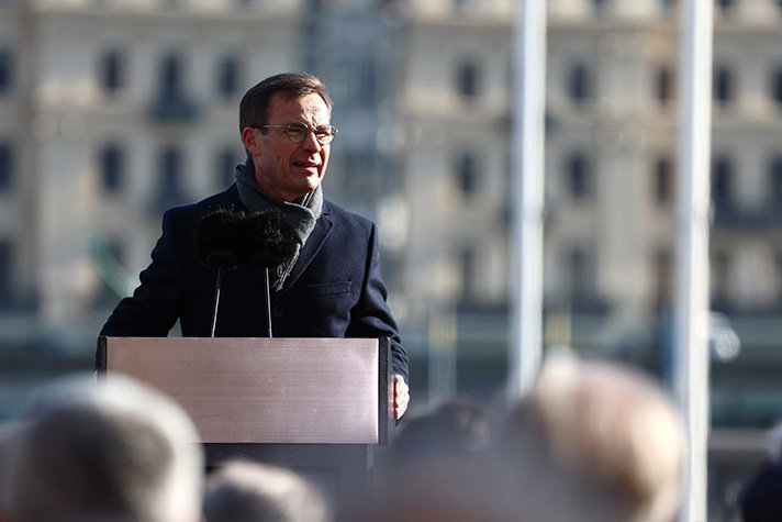 Prime Minister Ulf Kristersson holding a speech outside