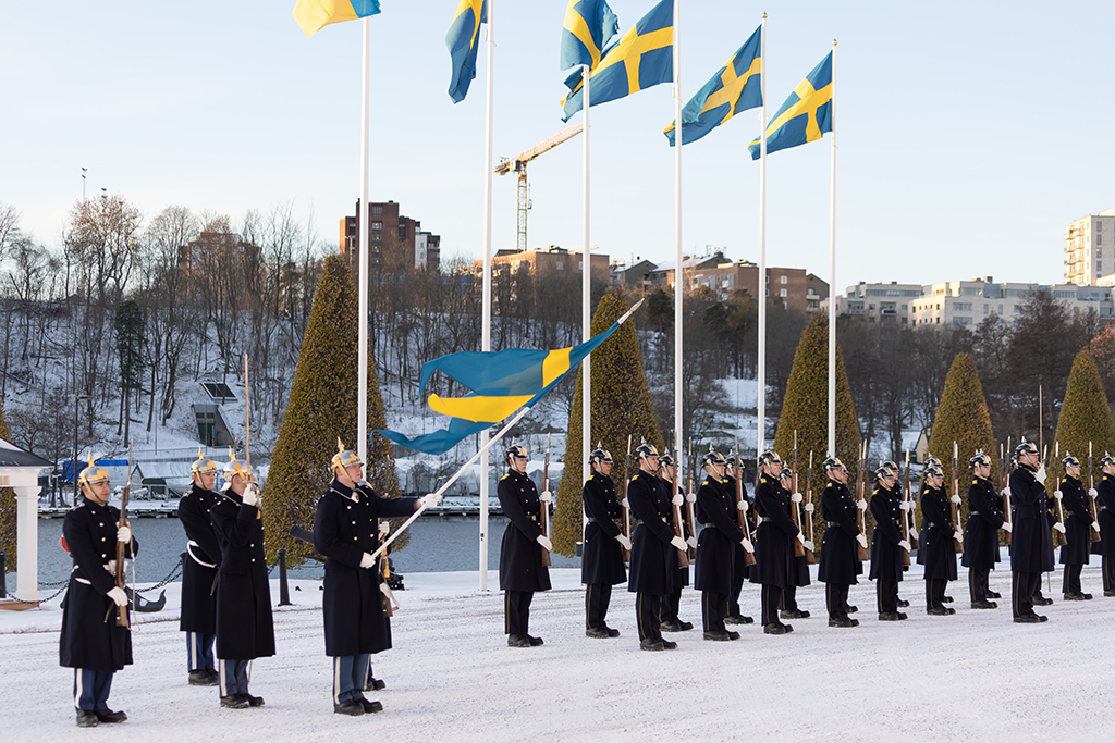 A guard of honour stands with the Swedish flag to welcome the Ukrainian Minister for Defence