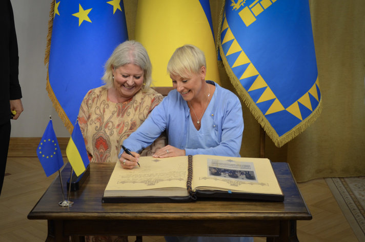 Minister for Social Services and Minister for Older People and Social Security visit Ukraine