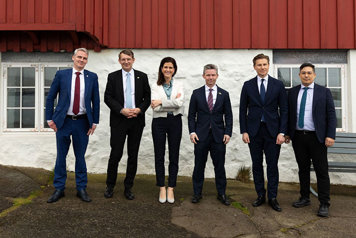 The Nordic defence ministers stands next to each other outside.