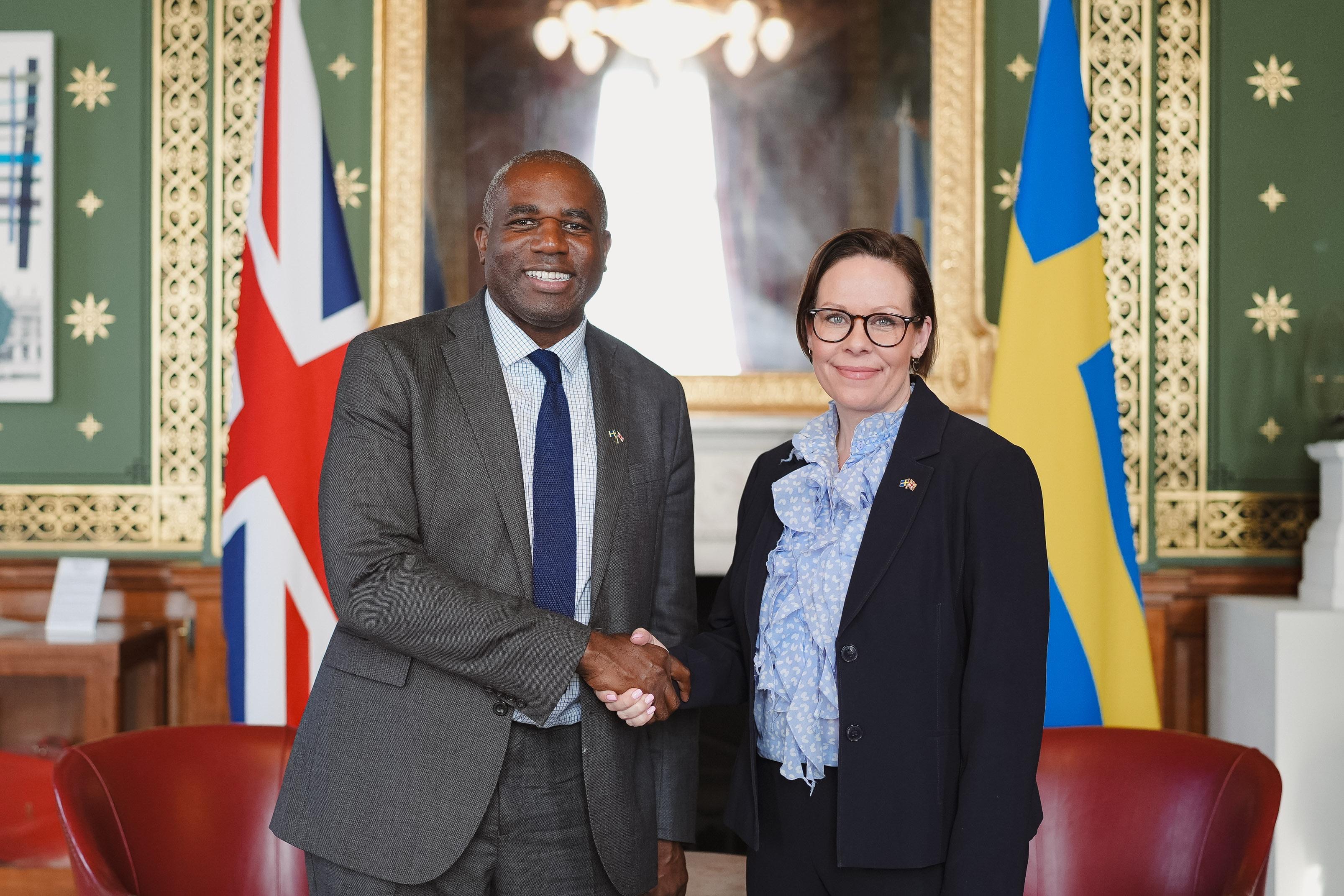 Minister for Foreign Affairs Maria Malmer Stenergard and UK Foreign Secretary David Lammy shaking hands.