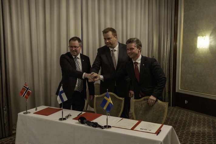 Norwegian Minister for Defence Bjørn Arild Gram, Finnish Minister for Defence Antti Kaikkonen and Swedish Minister for Defence Pål Jonson.