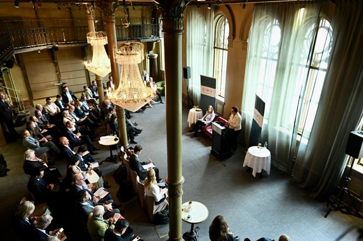 Minister for Foreign Affairs Maria Malmer Stenergard speaking in front of audience.