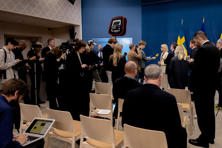 Minister for Finance Elisabeth Svantesson meets the media.