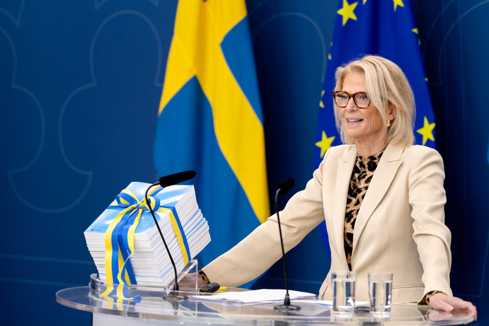 Minister for Finance Elisabeth Svantesson presents the budget.