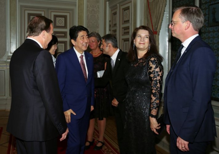 Shinzo Abe, Japanese Prime Minister, and Ann Linde, Minister of EU Affairs and Trade, here with Prime Minister Stefan Löfven and Mikael Damberg, Minister for Enterprise and Innovation.