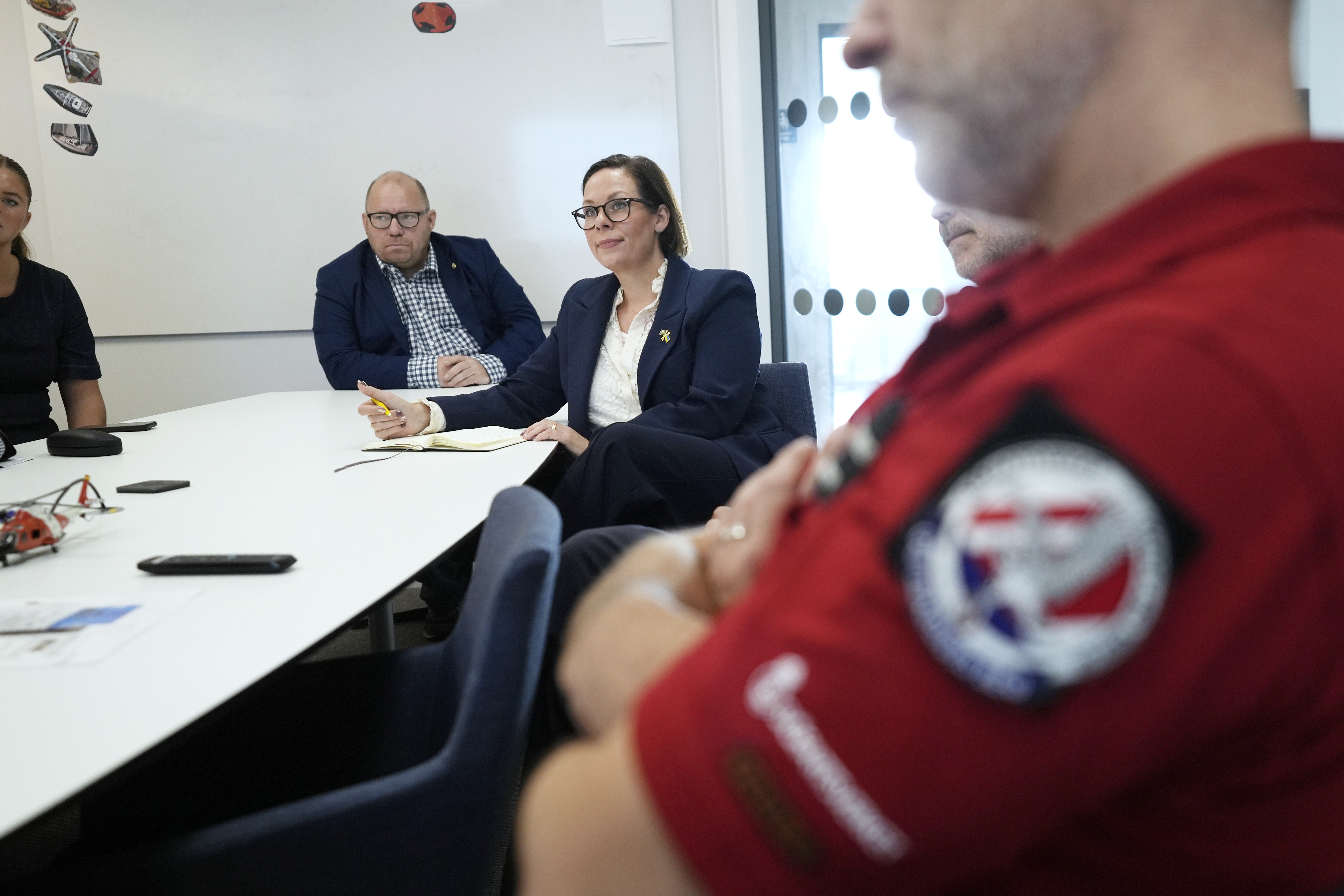 Minister for Foreign Affairs Maria Malmer Stenergard at the Swedish Maritime Administration’s helicopter base in Kristianstad.