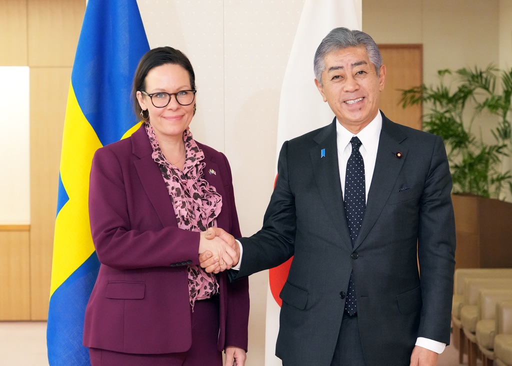 Maria Malmer Stenergard and Takeshi Iwaya shaking hands. 